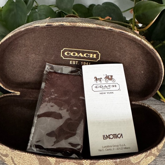 Coach Black Oversized Sunglasses with Glossy Finish - Picture 3 of 5